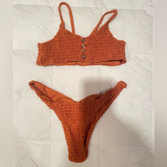 Bikini - Picture 4 of 4